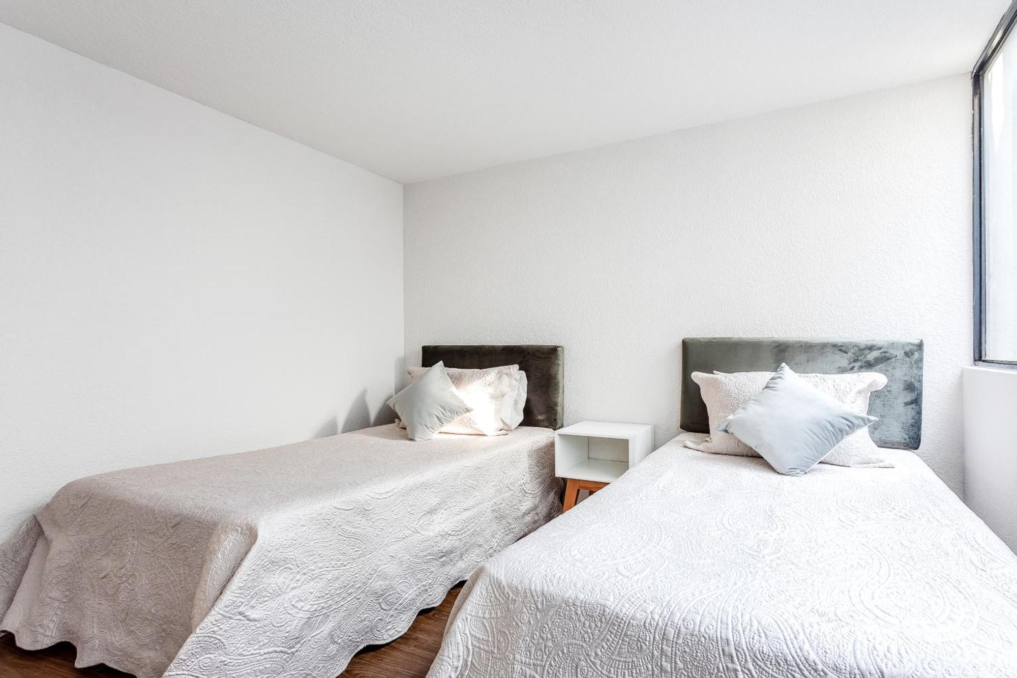 2br Roma Norte - Parking Sleeps 6 - Internet Apartment